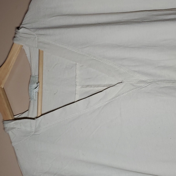 F21+ Light Sweatshirt - Picture 3 of 4